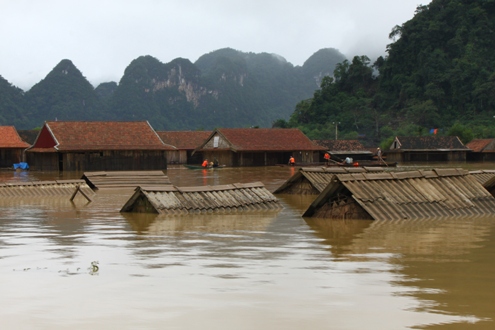 Thousands of families affected by typhoon Nesat